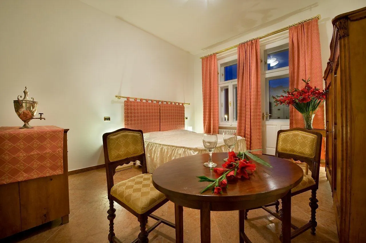**** Hotel La Fenice Praga República Checa