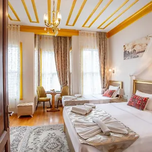 April Story Aparthotel
